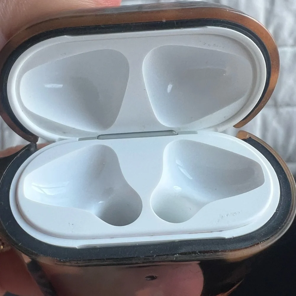 Apple Airpods 2nd generation with charging case - Picture 5 of 9